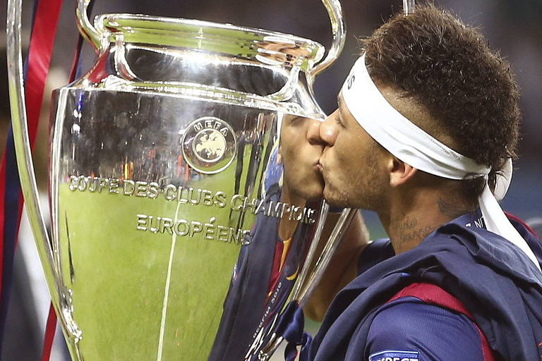 Aos 23 anos, conquistou a Liga dos Campeões da Europa pelo Barcelona, na temporada 2014/2015
