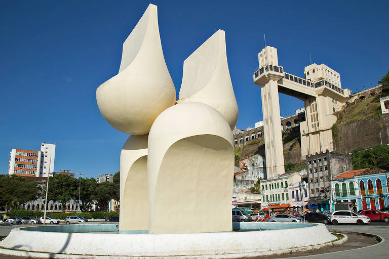 Obra de Mário Cravo Junior denominada Fonte da Rampa do Mercado ou Monumento à Cidade de Salvador, de 1972