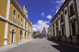 Rua do centro antigo do Recife