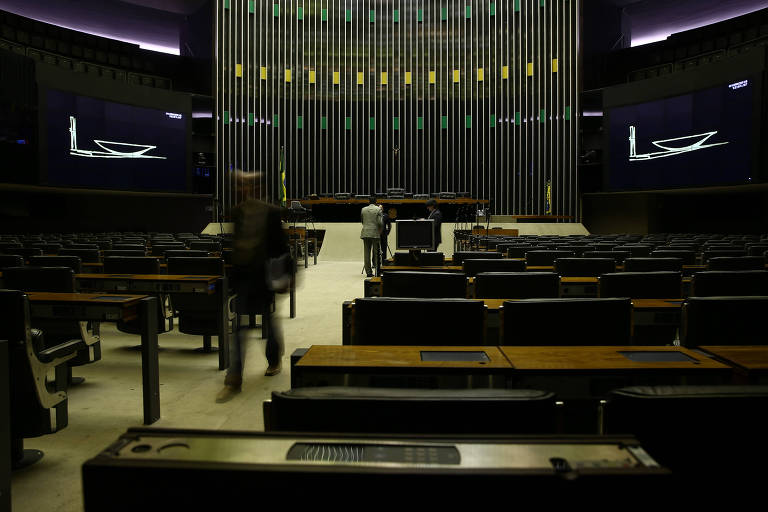 Plenário da Câmara com poucos deputados durante Comissão Geral; parlamentares voltam do recesso, mas expectativa é de que trabalhos sejam retomados na próxima semana