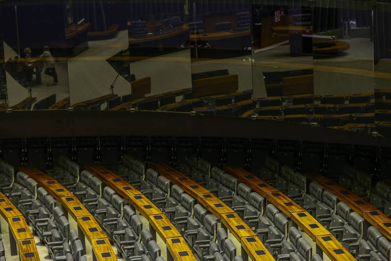 Plenário da Câmara com poucos deputados durante Comissão Geral; parlamentares voltam do recesso, mas expectativa é de que trabalhos sejam retomados na próxima semana