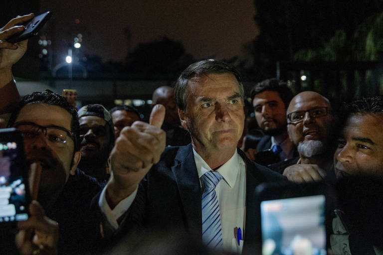 O deputado federal Jair Bolsonaro (PP-RJ) esclarece suas declarações em programa de TV quando discutiu com Preta Gil sobre negros e gays; a cantora disse que iria processá-lo; no programa, o deputado disse que nunca passou pela sua cabeça ter um filho gay porque seus filhos tiveram uma 