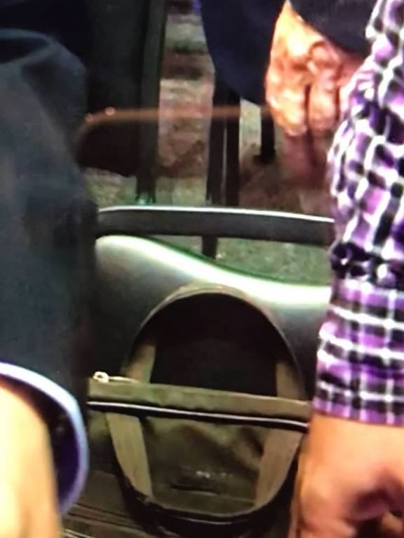 Pasta do matemático iraniano Caucher Birkar que foi furtada contendo a medalha Fields, o 'Nobel da matemática'