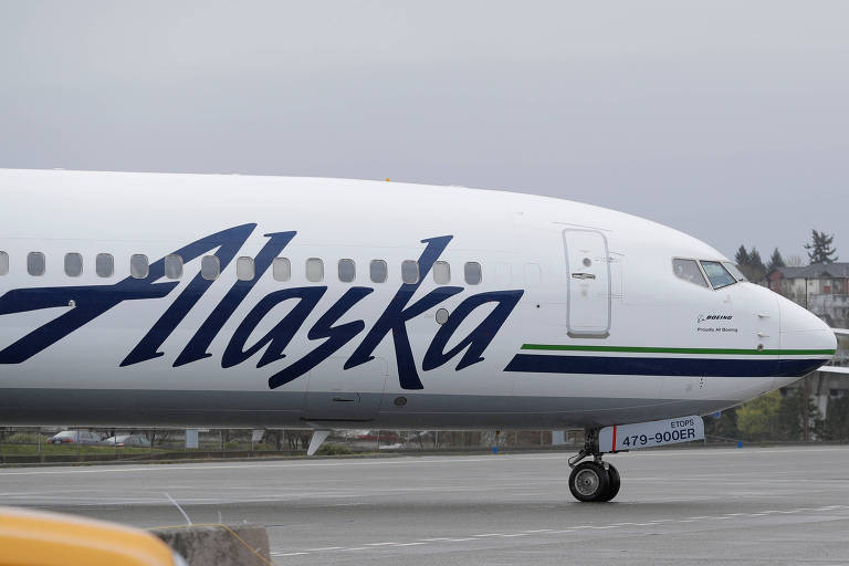 Avião da Alaska Airlines no Aeroporto Internacional de Seattle-Tacoma