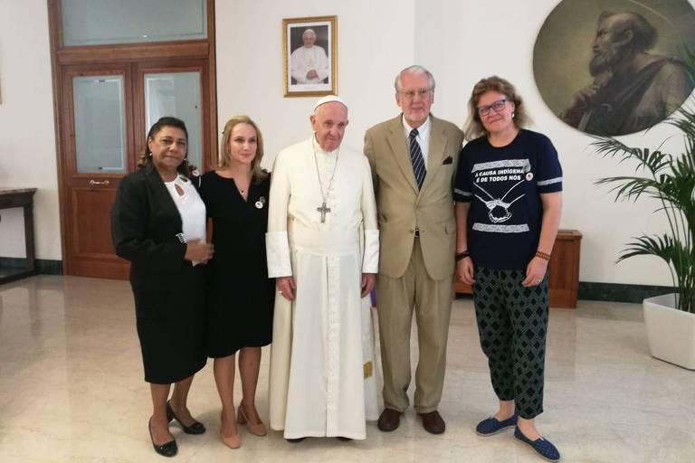 Papa recebe mãe de Marielle e jurista Carol Proner