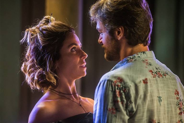 Beto (Emilio Dantas) e Luzia (Giovanna Antonelli) em cena da novela "Segundo Sol"