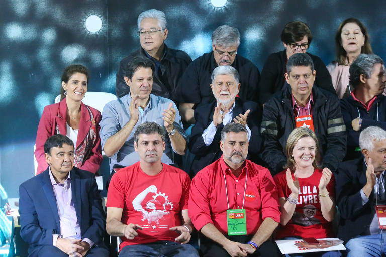Mesmo preso, Lula é oficializado como candidato à Presidência