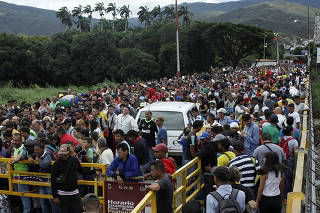 People queue to try to cross the Venezuela-Colombia border through Simon Bolivar international bridge in San Antonio del Tachira
