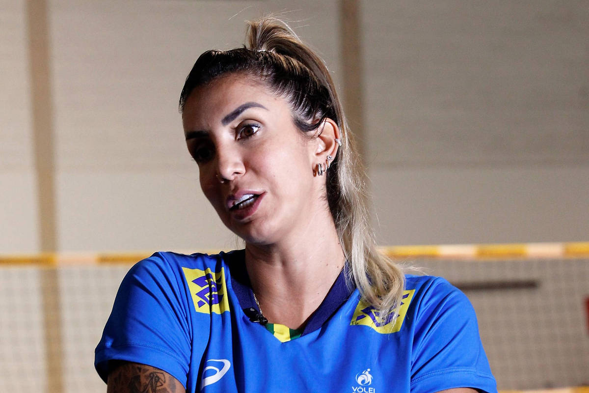 Thaisa comemora retorno à seleção brasileira de vôlei após cinco anos