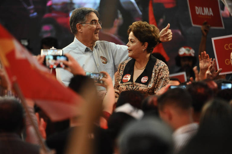 O governador Fernando Pimentel, que tentará reeleição, a ex-presidente Dilma Rousseff, que buscará uma cadeira no Senado, confirmam suas candidaturas em convenção do PT na periferia de Belo Horizonte