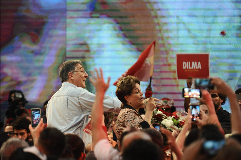 O governador Fernando Pimentel e a ex-presidente Dilma Rousseff no ato do PT na periferia de Belo Horizonte