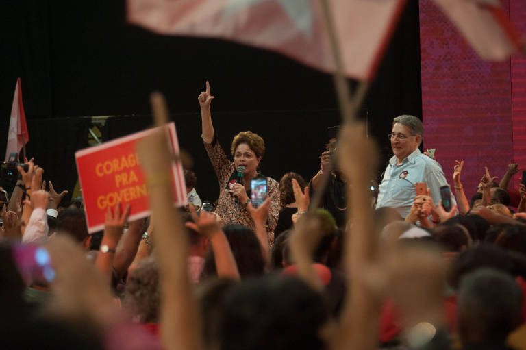A ex-presidente Dilma Rousseff e o governador Fernando Pimentel confirmam suas candidaturas em convenção do PT na periferia de Belo Horizonte