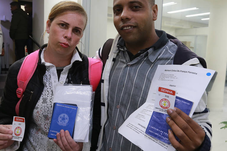 Casal Alcineia Araújo Gouveia, 38, e Mailson Celso de Franca Ferreira, 29, foram juntos para o mutirão