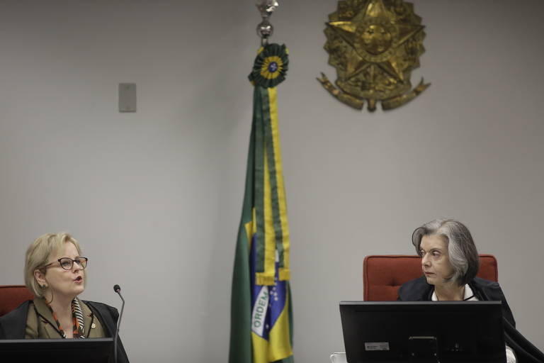 As ministras Rosa Weber (esq.) e Cármen Lúcia durante audiência pública que analisa a descriminalização do aborto no Brasil