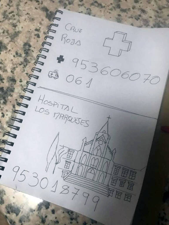 Neto usa desenhos para ajudar avó que não sabe ler a achar números de telefone