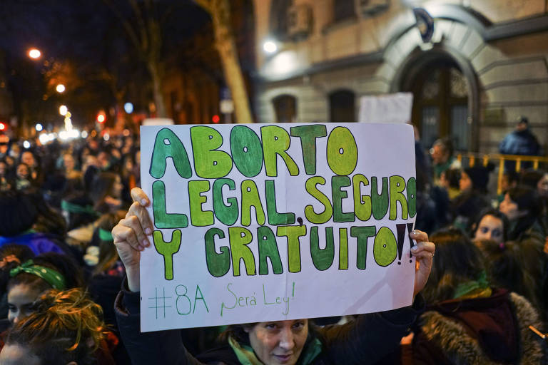 Manifestantes também se reuniram em frente à embaixada argentina em Montevidéu (Uruguai)
