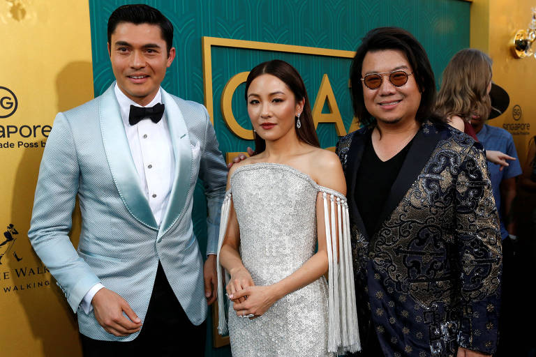 Autor Kevin Kwan e atores Henry Golding e Constance Wu posam na pré-estreia de "Podres de Ricos" em Los Angeles