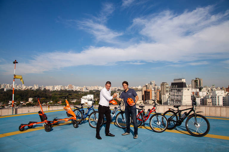 Empresários de locação de bikes dão as mãos em topo de prédio de São Paulo