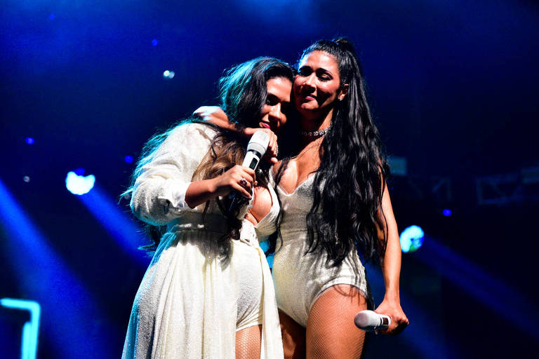 Simone e Simaria durante show de retorno de Simaria, em São Paulo