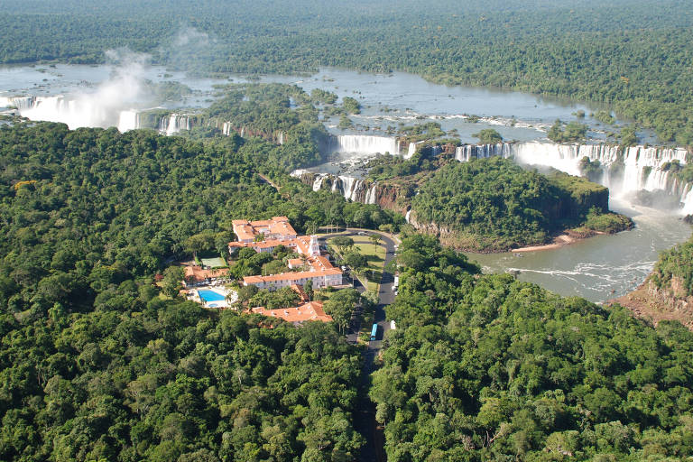 Dentro das cataratas de Foz do Iguaçu