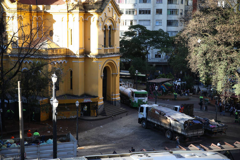 Famílias deixam o largo do Paissandu após acordo com a prefeitura