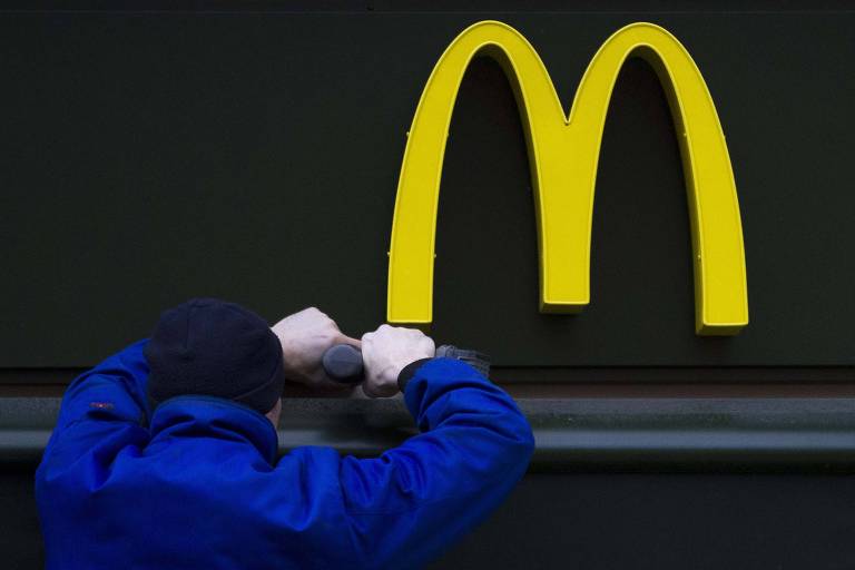 McDonald's resgata Papa Burger para promover cardápio