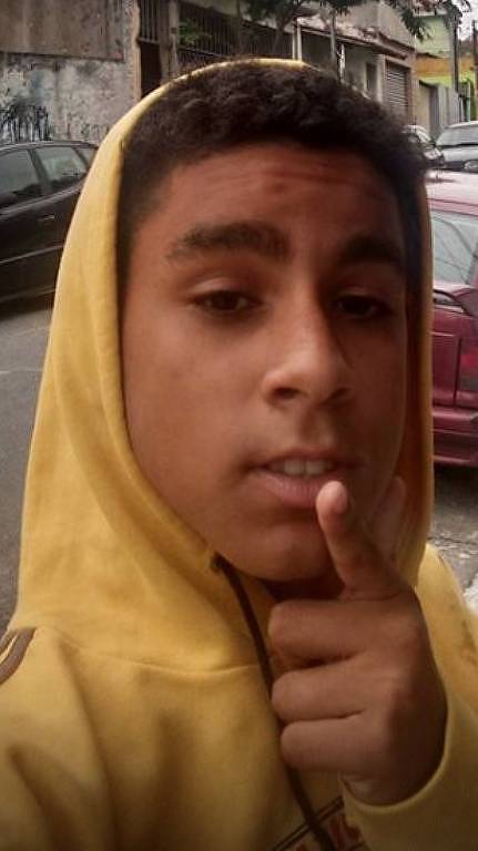 O garoto Robert Araujo Braga, 16, foi morto após ter o celular roubado em SP