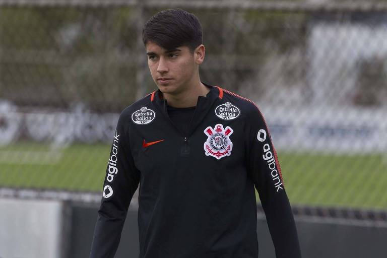 Araos ganha 1ª oportunidade como titular no Corinthians