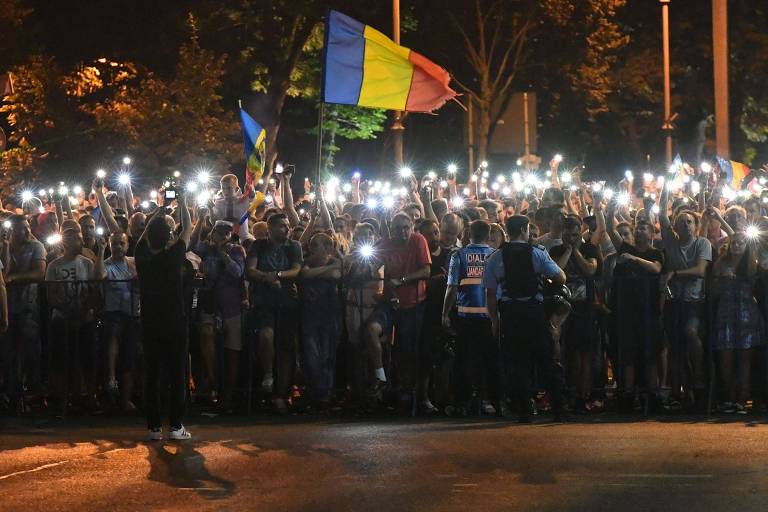 Protestos na Romênia pedem a saída do governo