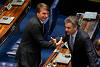 O senador Aecio Neves (PSDB-MG) cumprimenta o dep. Jair Bolsonaro (PP-RJ) após discursar criticando o leilão do campo de libra, do pré-sal, na tribuna do senado federal
