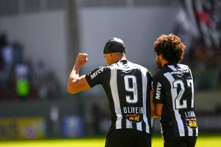 Ricardo Oliveira comemora gol do Atlético-MG contra o Santos