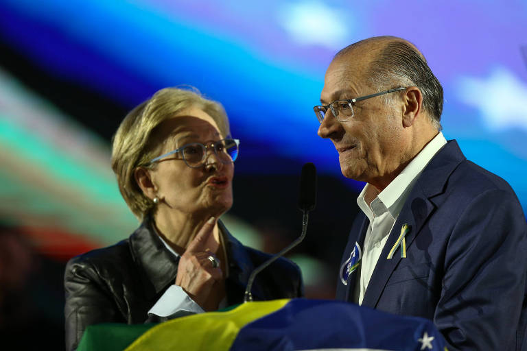 Ana Amelia falando com Alckmin