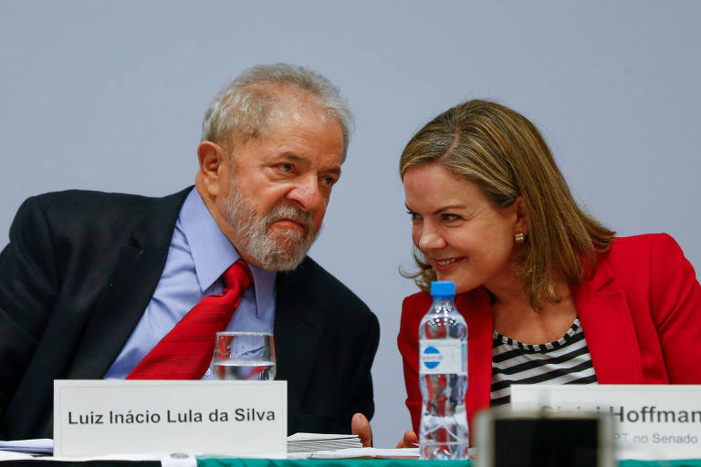O ex-presidente Lula e a presidente do PT Gleisi Hoffmann