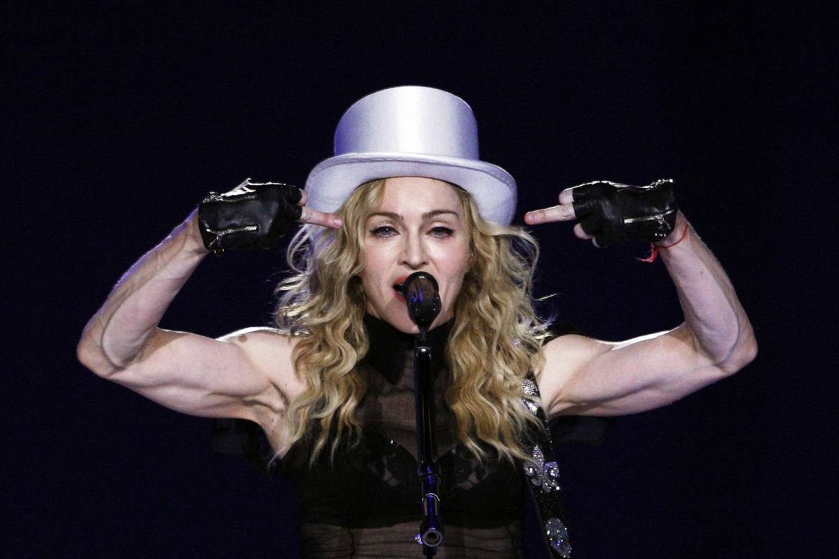 Женщина мадонна. Мадонна певица. Мадонна в 55. Мадонна певица руки. Madonna 2024.