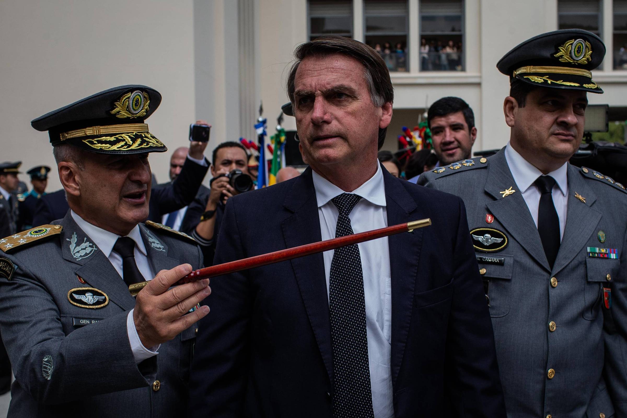 Bolsonaro confirma presença em cerimônia na AMAN - Diário do Vale