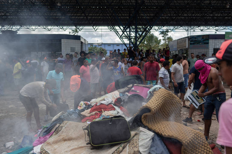 Venezuelanos e brasileiros se confrontam em Roraima