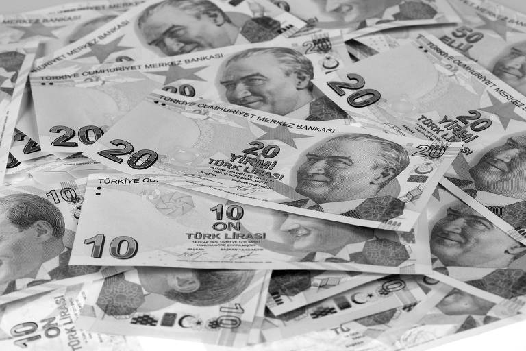 Lira turca já caiu cerca de 40% neste ano
