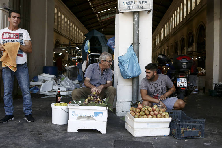 Plano de resgate da Grécia chega ao fim, mas país ainda sofre