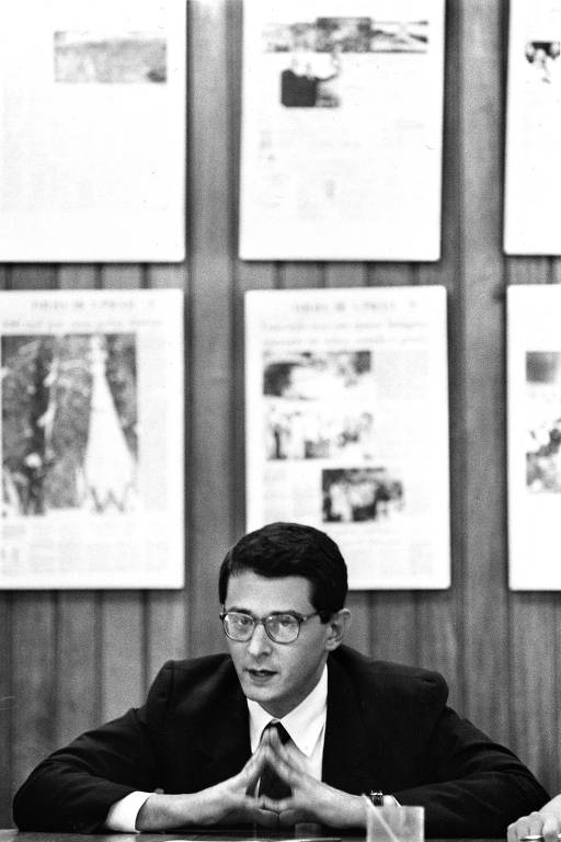 Otavio Frias Filho, já como diretor de Redação, durante reunião de fechamento do jornal, em 1989