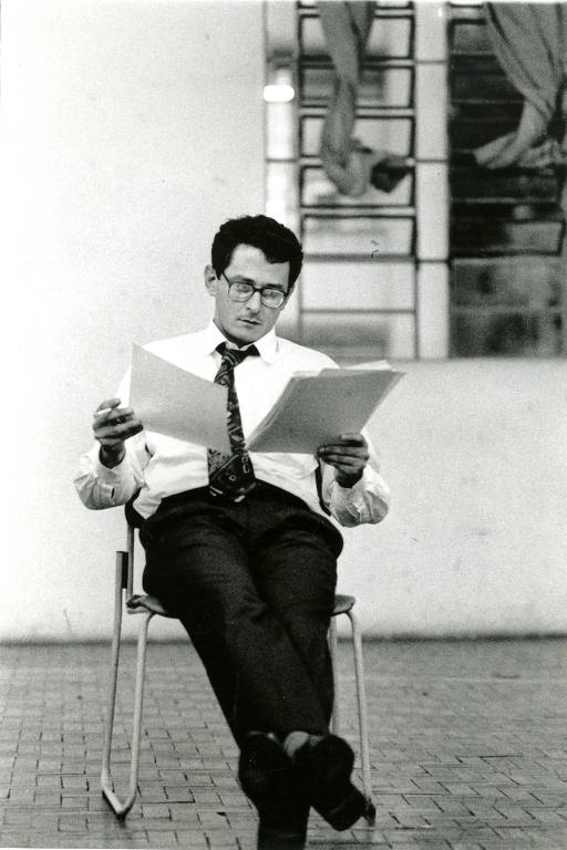 Otavio Frias Filho em leitura da peça Rancor, de sua autoria, na Oficina Oswald de Andrade, em 1993
