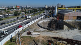 Linha do metrô de São Paulo completa dois anos de obras paradas 