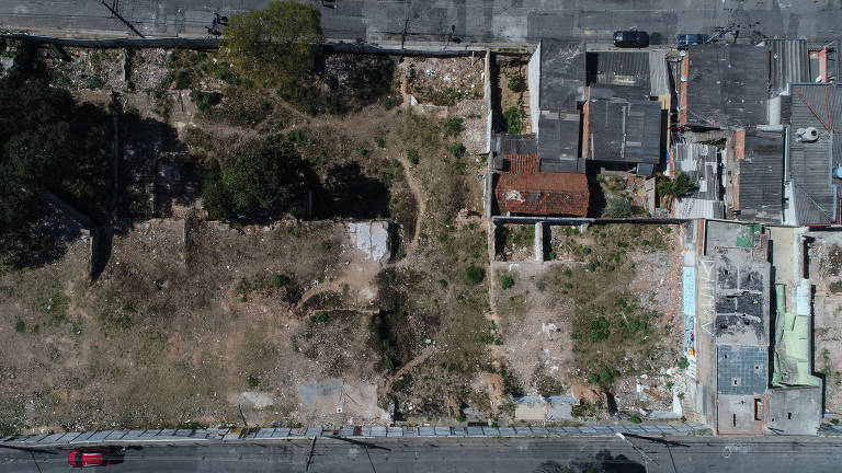 Imóveis demolidos para construção da estação Brasilândia da linha 6-laranja do metrô na Brasilândia, na zona norte de SP