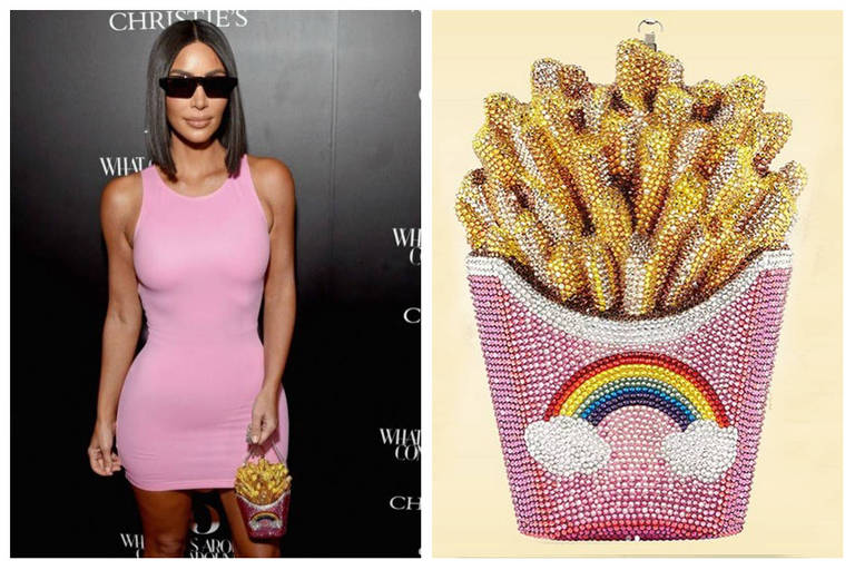 Kim Kardashian em evento da loja What Goes Around Comes Around nesta terça (21), usando a bolsa de batata frita