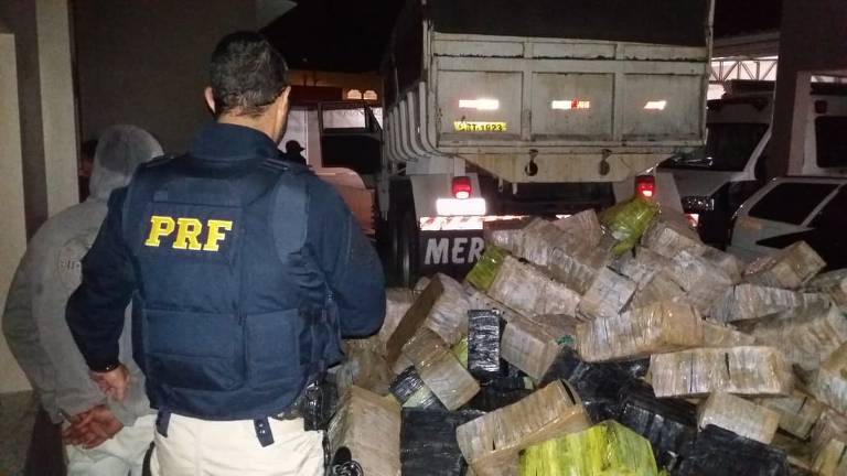 Polícia Rodoviária Federal apreende quase 4 toneladas de maconha