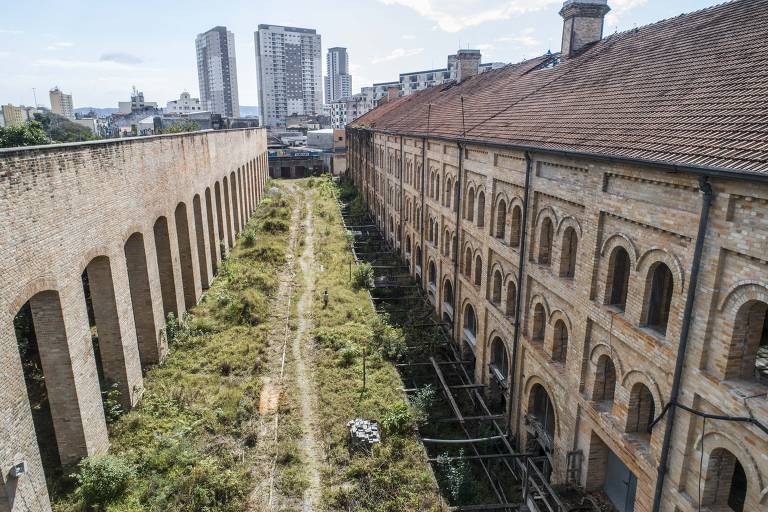Vista aérea das obras interrompidas do Museu da História do Estado de São Paulo, no Brás