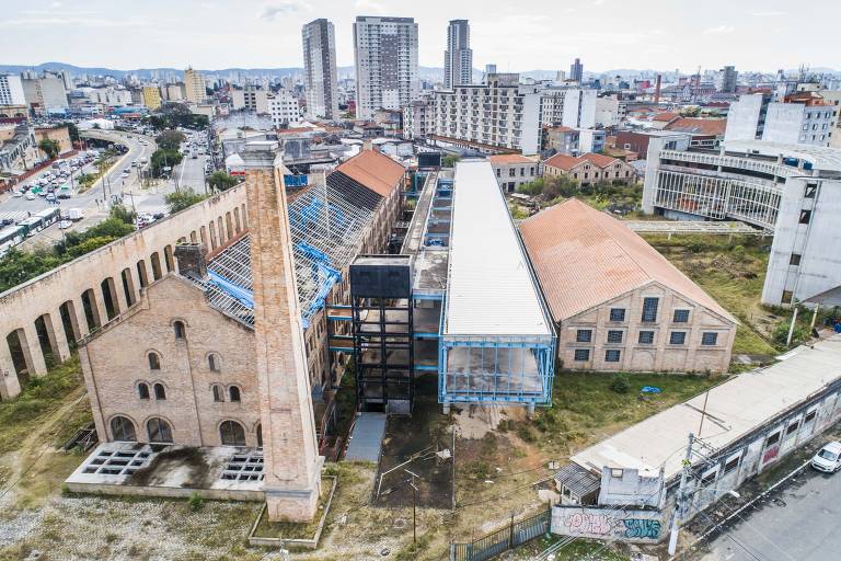 Vista aérea das obras interrompidas do Museu da História do Estado de São Paulo, no Brás