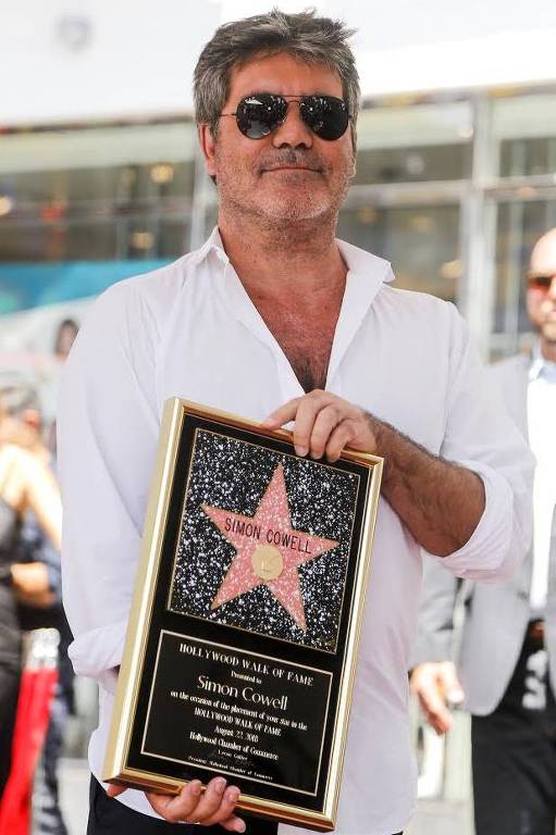 Produtor Simon Cowell ganha estrela na Calça da Fama de Hollywood 