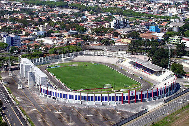 O Estádio Durival de Britto, também conhecido como Vila Capanema, é onde o Paraná disputa suas partidas do Campeonato Brasileiro