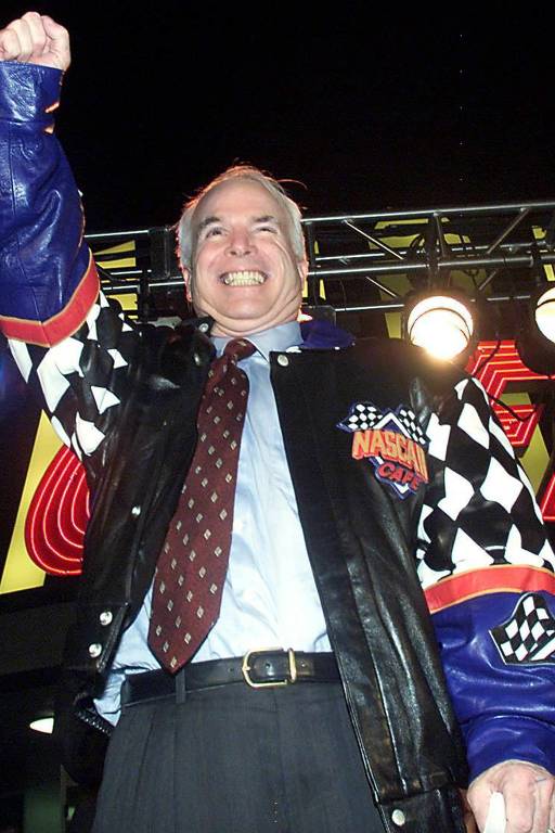 John McCain, pré-candidato pelo Partido Republicano, durante campanha em Sun City, Carolina do Sul