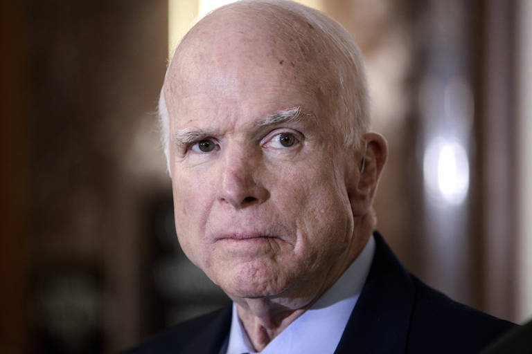 EUA perdem ao confundir patriotismo com rivalidade tribal, diz McCain em carta